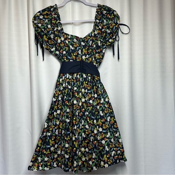 UNIQUE VINTAGE Size M / L 1950's Flare Dress Strawberry Floral Pinup Milkmaid - Picture 5 of 15